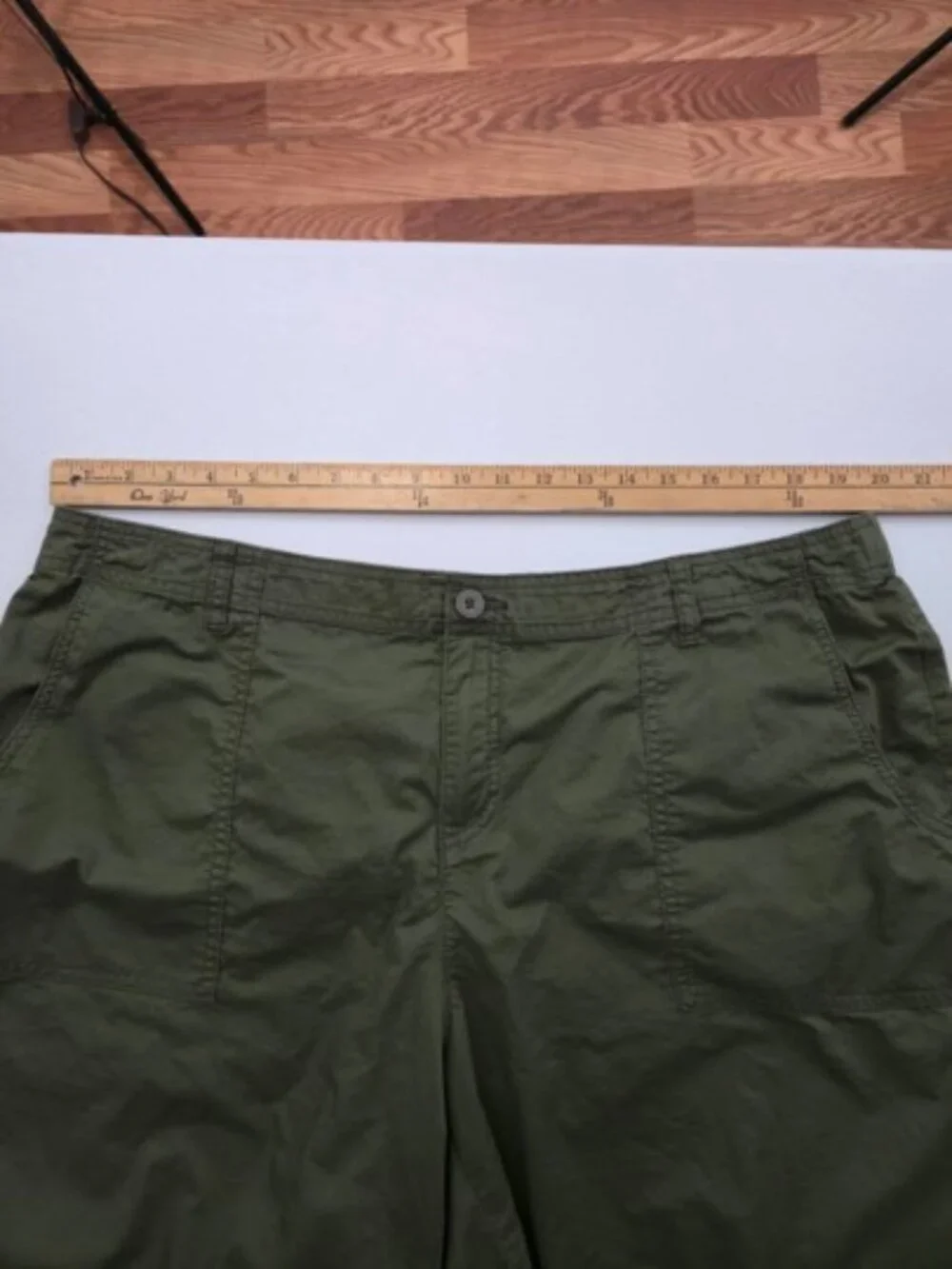NWOT Liz Claiborne Army Green Utility Shorts 18W